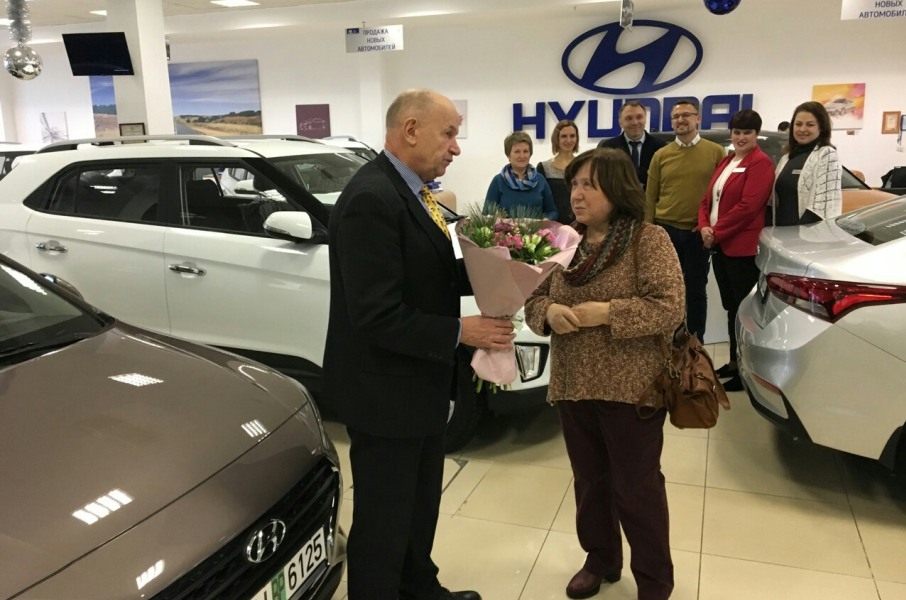  Светлана Алексиевич стала обладателем нового Hyundai Accent. 